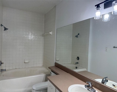 5518 Metrowest Boulevard - Photo Thumbnail 4