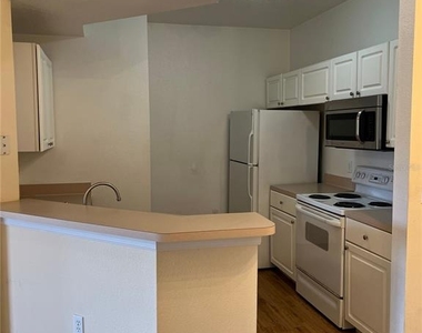 5500 Metrowest Boulevard - Photo Thumbnail 1