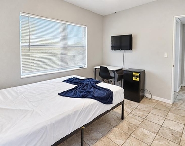 703 Avenue L Se - Photo Thumbnail 10