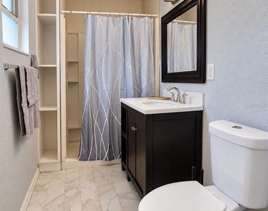703 Avenue L Se - Photo Thumbnail 9