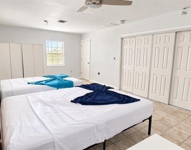 703 Avenue L Se - Photo Thumbnail 8
