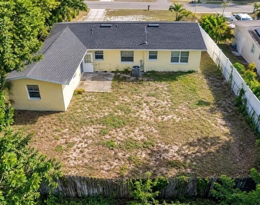 703 Avenue L Se - Photo Thumbnail 15