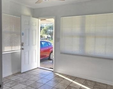 703 Avenue L Se - Photo Thumbnail 7