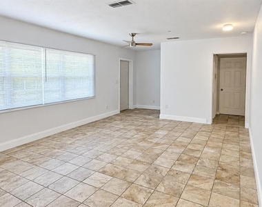 703 Avenue L Se - Photo Thumbnail 2
