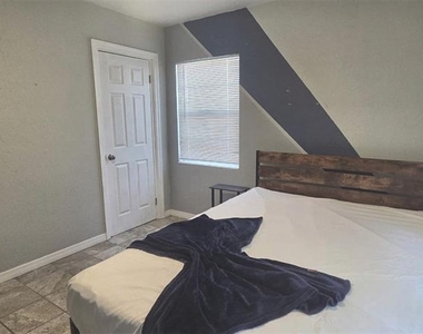 703 Avenue L Se - Photo Thumbnail 11