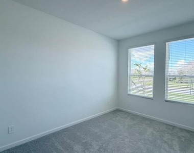 4389 Vibernum Avenue - Photo Thumbnail 16