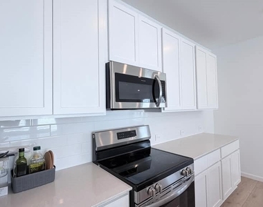 4389 Vibernum Avenue - Photo Thumbnail 6