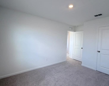 4389 Vibernum Avenue - Photo Thumbnail 20