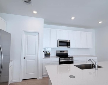 4389 Vibernum Avenue - Photo Thumbnail 4