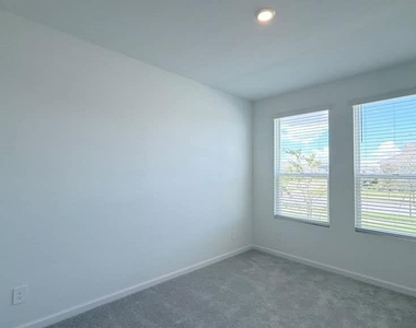 4389 Vibernum Avenue - Photo Thumbnail 23
