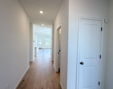 4389 Vibernum Avenue - Photo Thumbnail 25