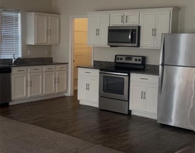 437 Stillwater Lane - Photo Thumbnail 7