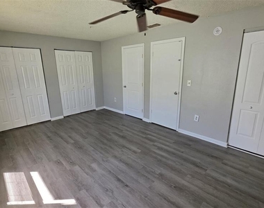 1802 Barton Drive - Photo Thumbnail 6