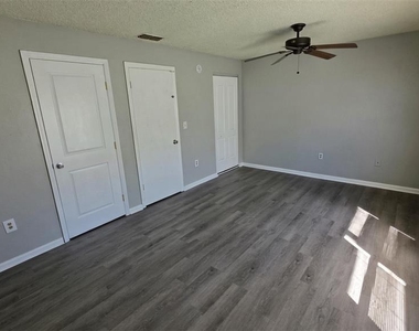 1802 Barton Drive - Photo Thumbnail 5