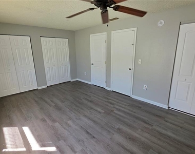 1802 Barton Drive - Photo Thumbnail 3