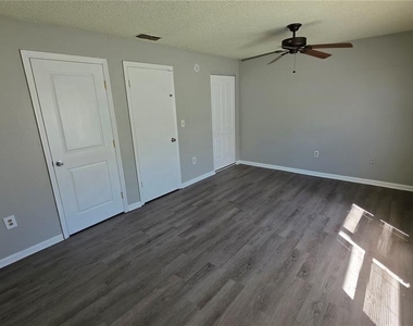 1802 Barton Drive - Photo Thumbnail 4