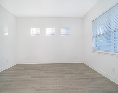 7935 Nemours Parkway - Photo Thumbnail 21