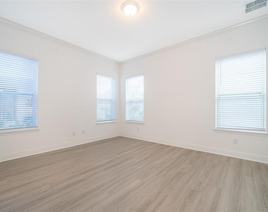 7935 Nemours Parkway - Photo Thumbnail 20