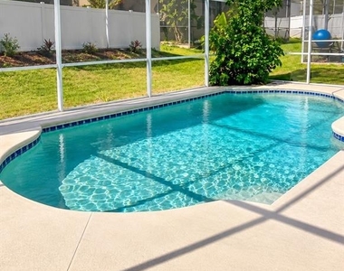 715 Riggs Circle - Photo Thumbnail 3
