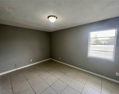 624 Royalty Court - Photo Thumbnail 7