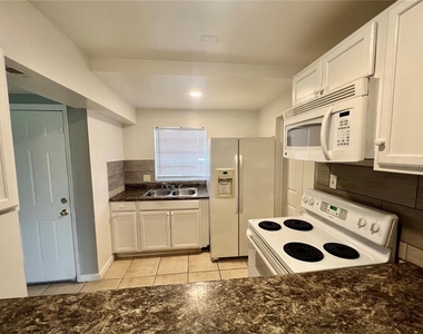 624 Royalty Court - Photo Thumbnail 3