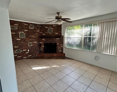 437 Dakota Avenue - Photo Thumbnail 12