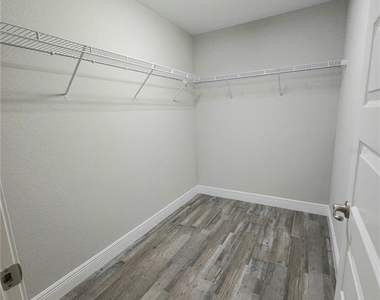 312 Locust Pass - Photo Thumbnail 10
