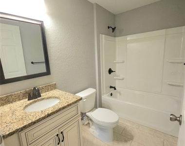 16585 Sw 31st Circle - Photo Thumbnail 9
