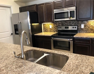 5536 Metrowest Boulevard - Photo Thumbnail 7