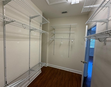 13237 Fountainbleau Drive - Photo Thumbnail 11