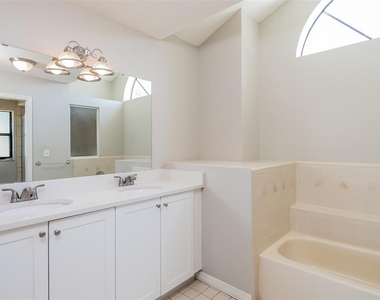 301 Cortez Court - Photo Thumbnail 8