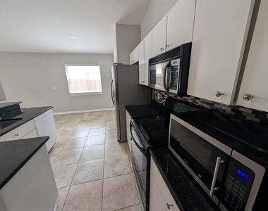 913 Stallion Way - Photo Thumbnail 2