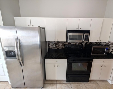 913 Stallion Way - Photo Thumbnail 4