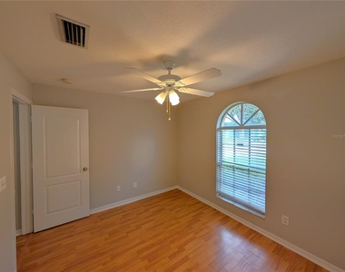 913 Stallion Way - Photo Thumbnail 13