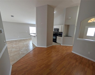 913 Stallion Way - Photo Thumbnail 9