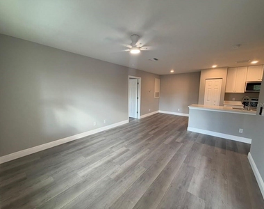 3024 Parkway Boulevard - Photo Thumbnail 6