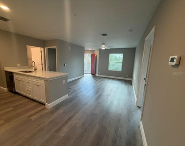 3024 Parkway Boulevard - Photo Thumbnail 2