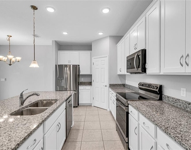 2747 Rowan Street - Photo Thumbnail 27