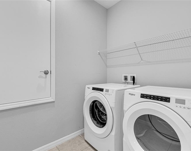 2747 Rowan Street - Photo Thumbnail 31