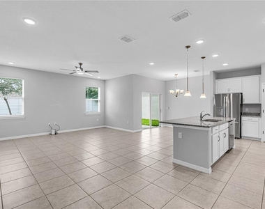 2747 Rowan Street - Photo Thumbnail 21