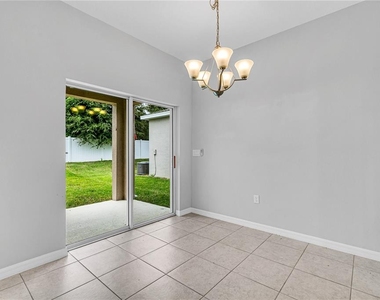 2747 Rowan Street - Photo Thumbnail 30