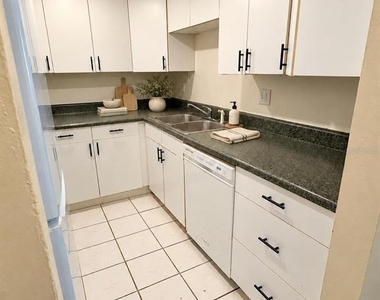906 Lake Destiny Road - Photo Thumbnail 4