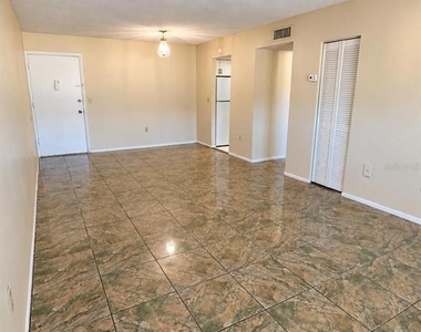 906 Lake Destiny Road - Photo Thumbnail 9