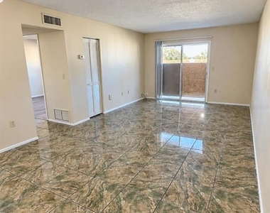 906 Lake Destiny Road - Photo Thumbnail 8
