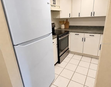 906 Lake Destiny Road - Photo Thumbnail 3