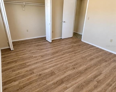 906 Lake Destiny Road - Photo Thumbnail 13