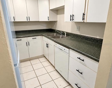 906 Lake Destiny Road - Photo Thumbnail 11