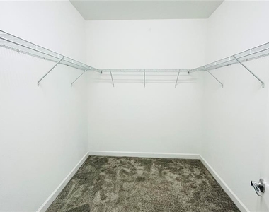 2922 Sentence Street - Photo Thumbnail 7