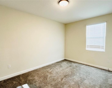 2922 Sentence Street - Photo Thumbnail 10
