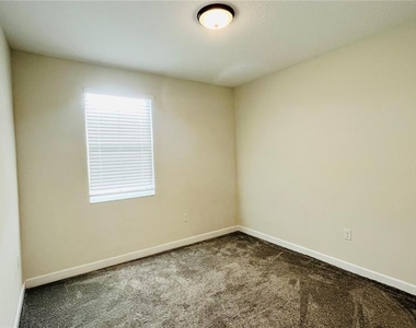 2922 Sentence Street - Photo Thumbnail 9